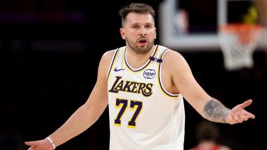 人替补球员 人替补球员